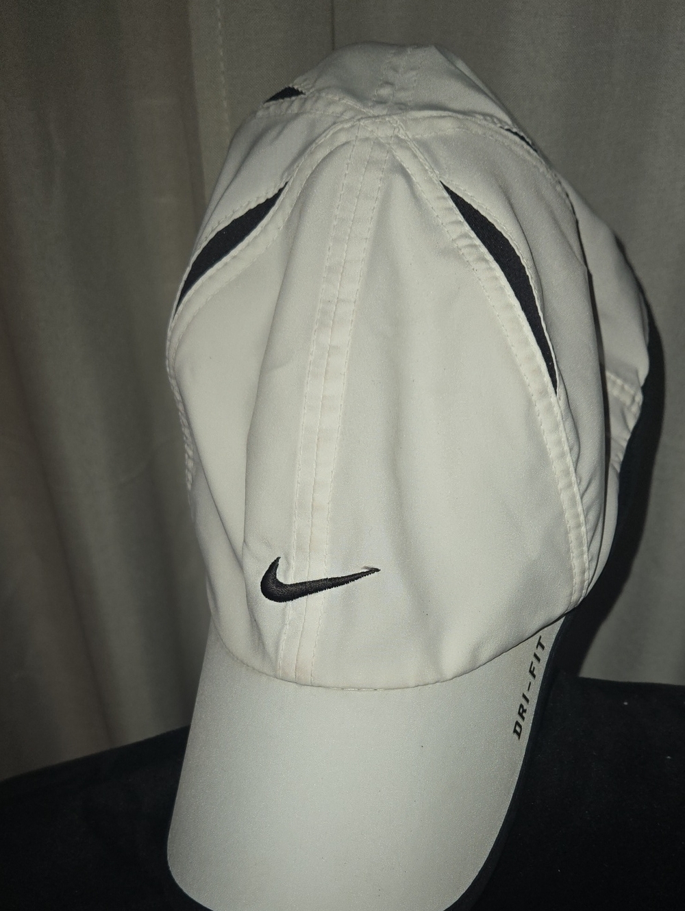 Nike White and Black Men’s Dri-FIT Sport Cap